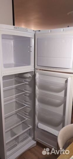 Холодильник indesit
