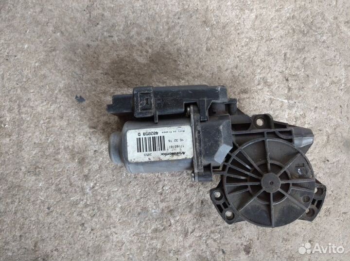 Мотор стеклоподъемника задний левый Kia Ceed