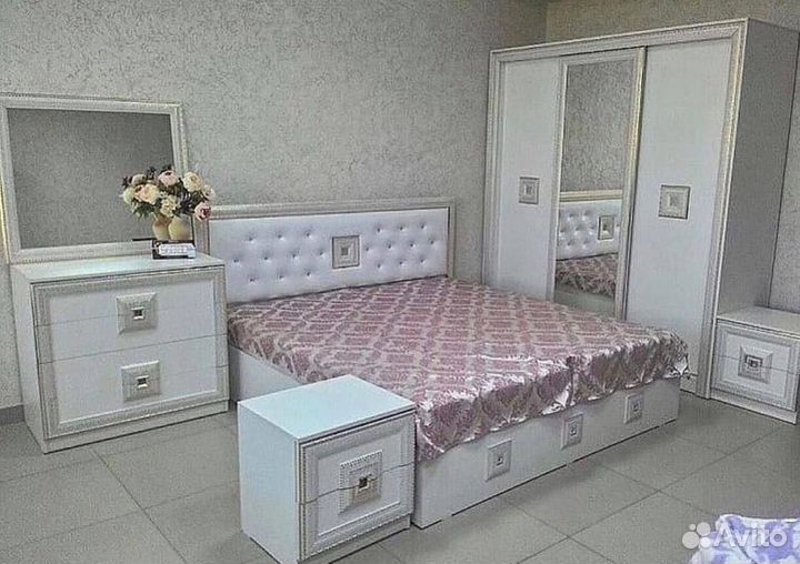 Спальные гарнитуры