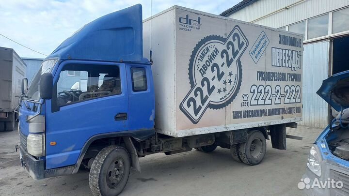 Водитель на личном грузовом автомобили