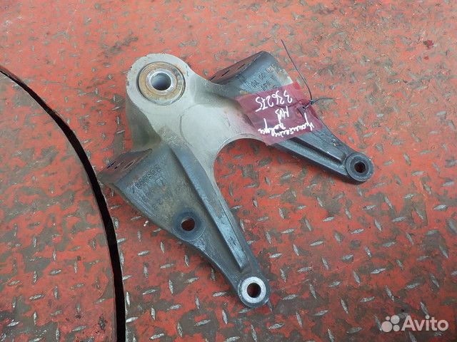 Кронштейн передней рессоры Mercedes-Benz