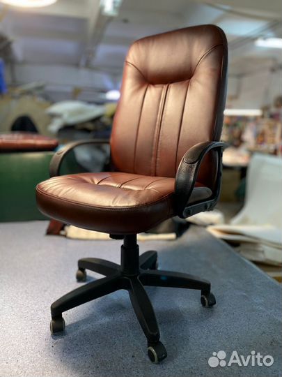 Офисное кресло