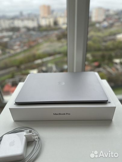 Macbook pro 16 i7 16/512