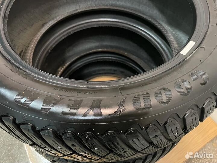 Goodyear Ultragrip Ice Arctic 215/55 R17 94T