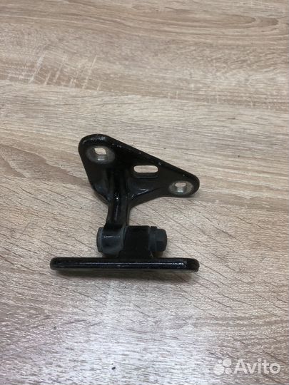 Петля двери передняя правая Мерседес W211