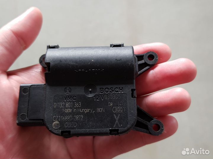 Моторчик заслонки печки Bosch VW Passat B6 CC Tig