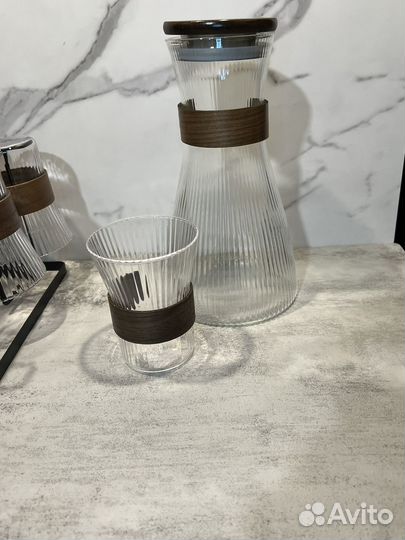 Графин со стаканами