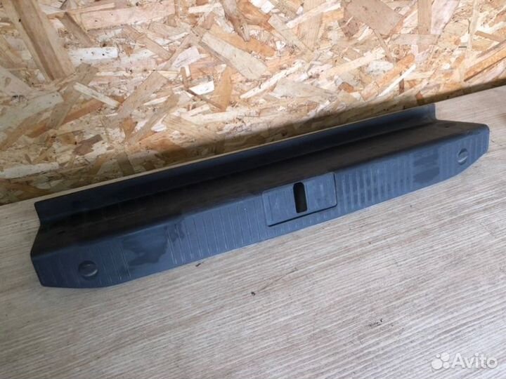 Накладка двери багажника задняя Mercedes-Benz