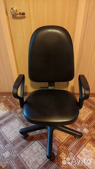 Компьютерное кресло