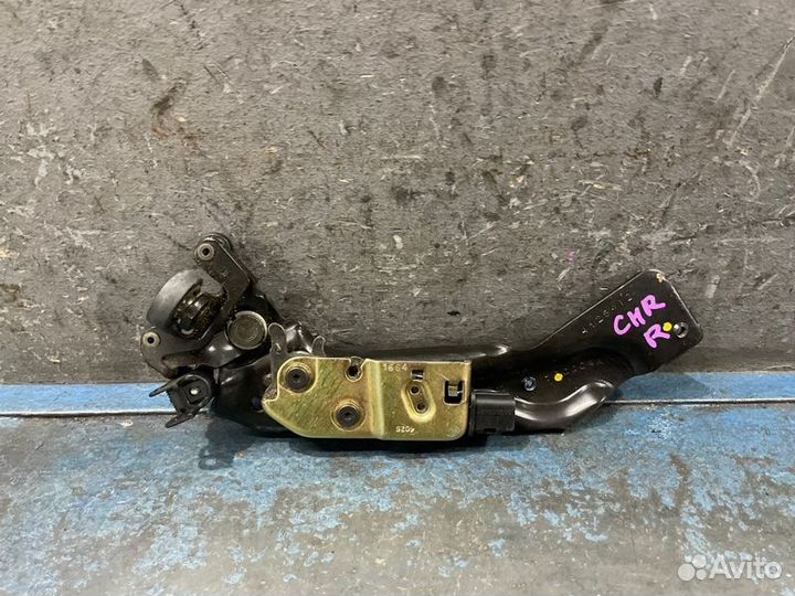 Петля двери правая Chrysler Voyager 4