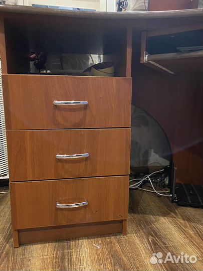 Компьютерный стол