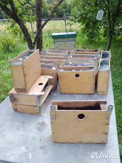 Пчеловодная кормушка поилка для пчёл навесная лот