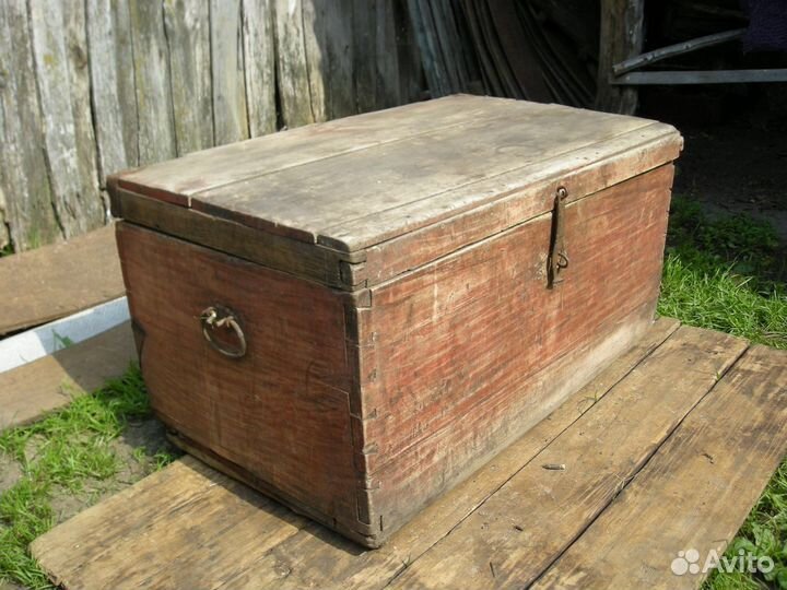 Сундук старинный
