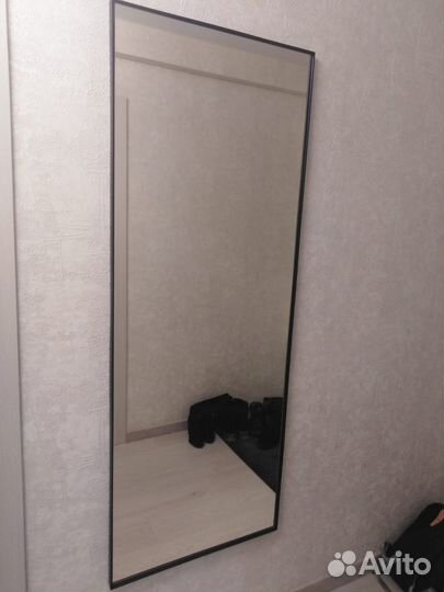 Зеркало настенное в металлической раме