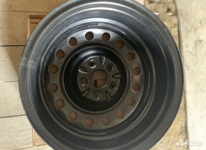 Диск штампованный фирмы SDT R16 5*114,3