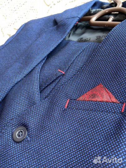 Новый школьный костюм на мальчика