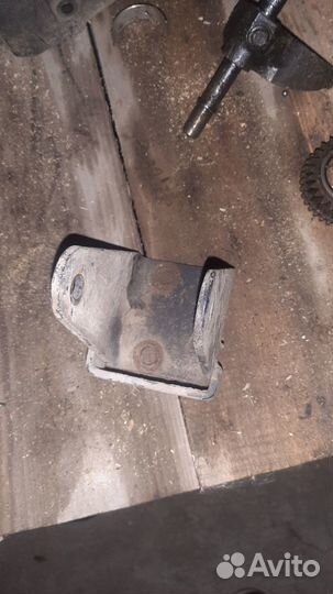 Крепление двигателя на Джили Эмгранд