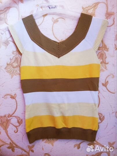 Жилет вязанный женский