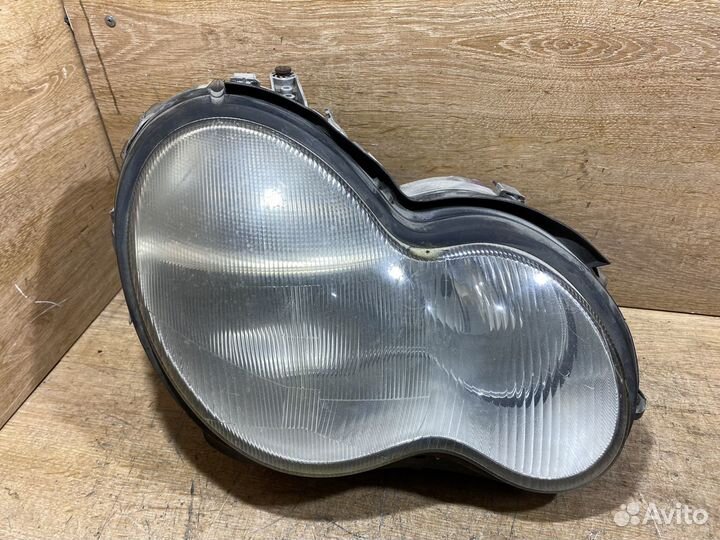 Комплект ксеноновых фар Mercedes W203 дорест