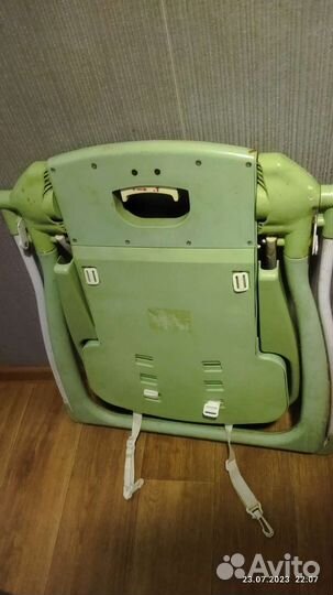 Очень удобный столик для кормления ребенка