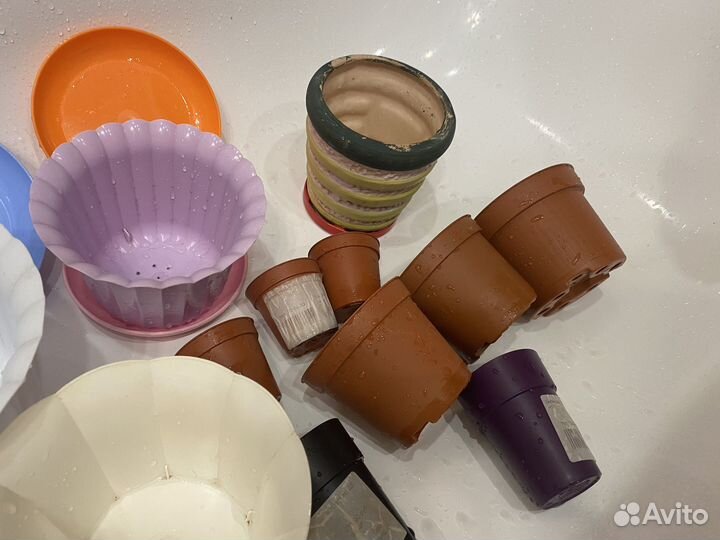 Горшок керамический, пластиковый