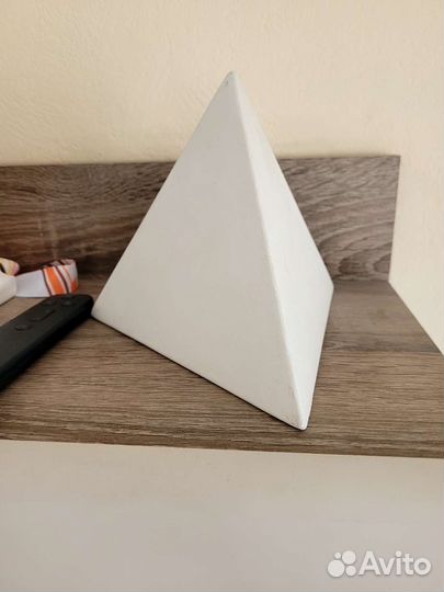 Пирамида из гипса