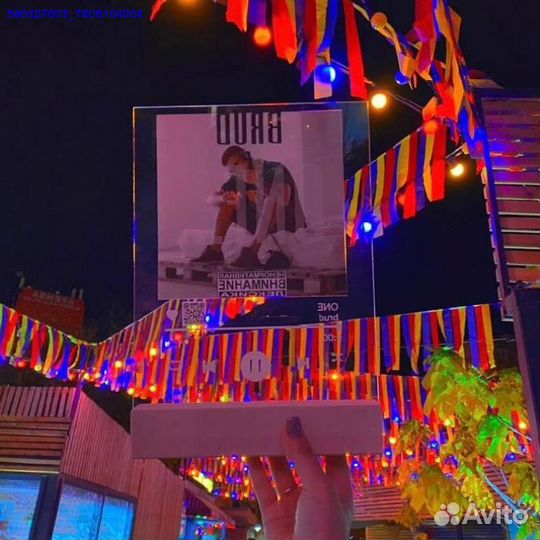 Пластинка в стеклянной раме: слушай с удовольствием