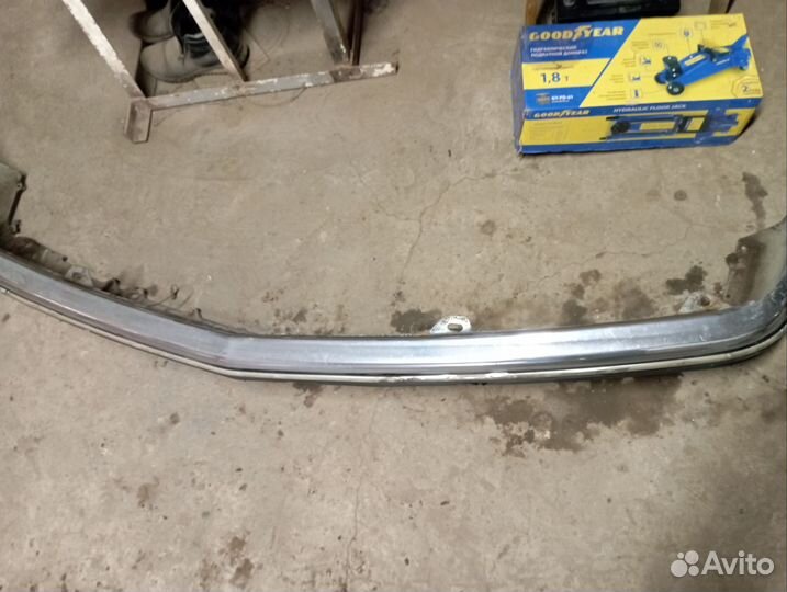 Бампер передний на Мерседес в 126 кузове