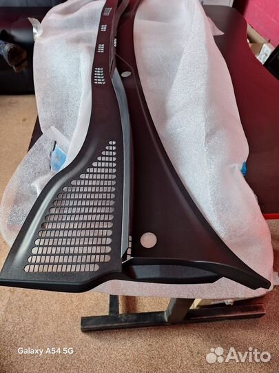 Решетка под лобовое стекло Volkswagen Polo 2010