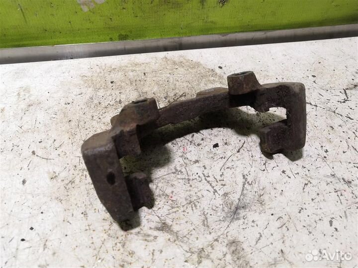 Скоба суппорта заднего бмв Е34