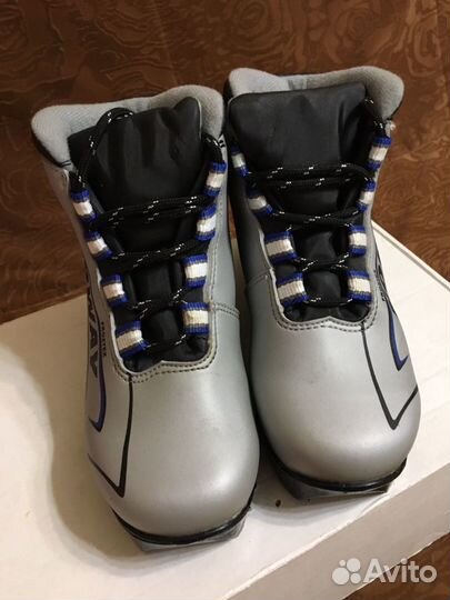 Лыжные ботинки р. 32