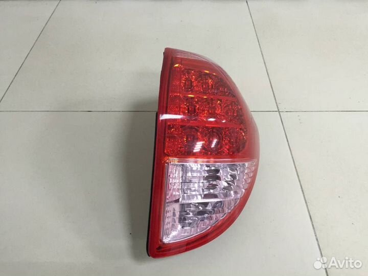 Фонарь задний правый Toyota RAV4