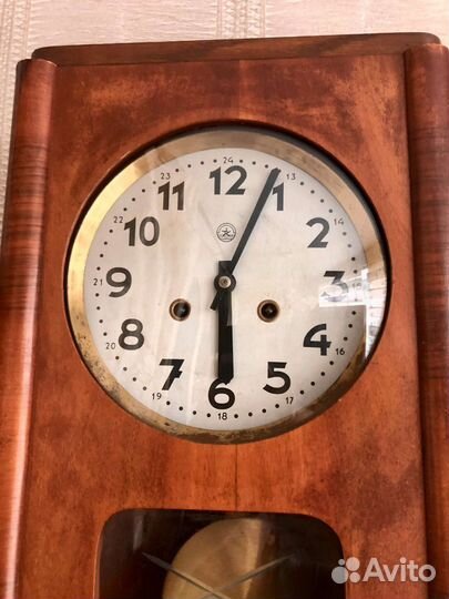 Старинные настенные часы 