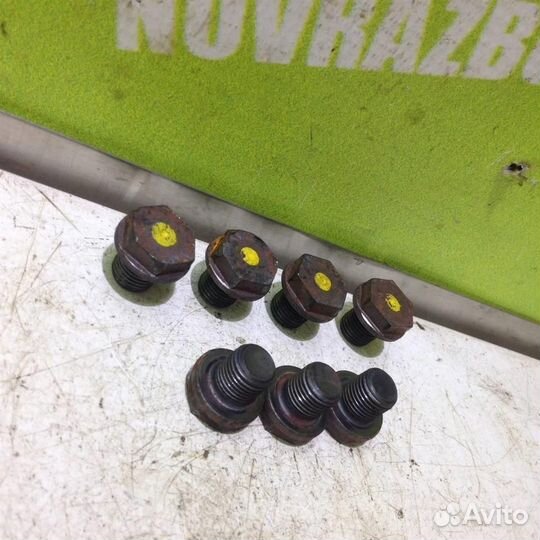 Болт маховика Митсубиси Галант 9