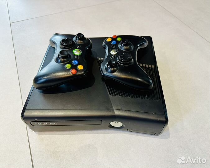 Xbox 360 slim / 55 игр / прошит / 2 геймпада