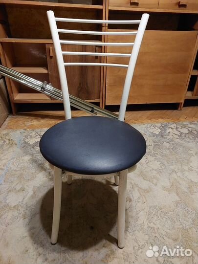 Стул металлический с мягким сидением