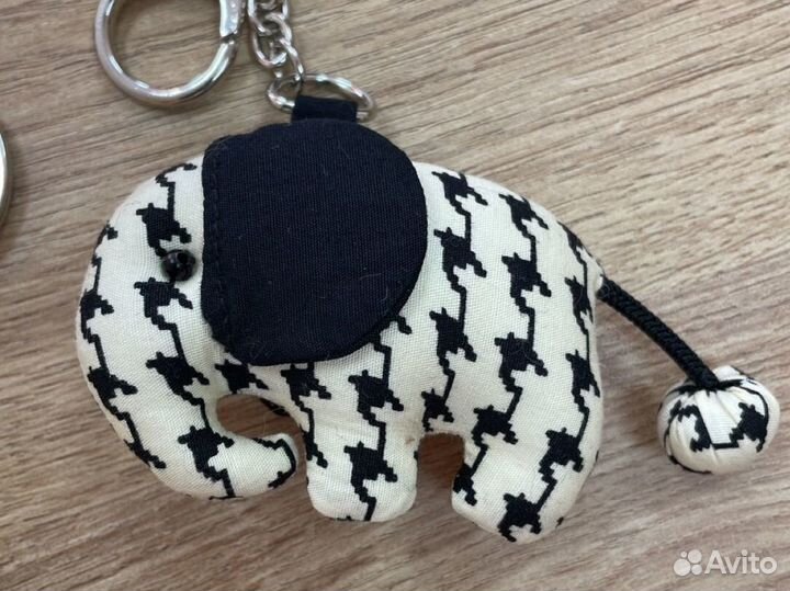 Слоник брелок для ключей новый мягкий