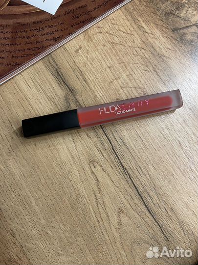 Huda beauty матовая помада