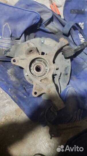 Кулак поворотный передний левый Camry V40 06-11