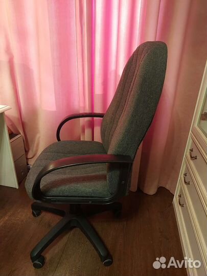 Компьютерное кресло руководителя