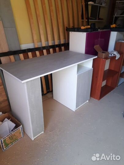 Маникюрный стол