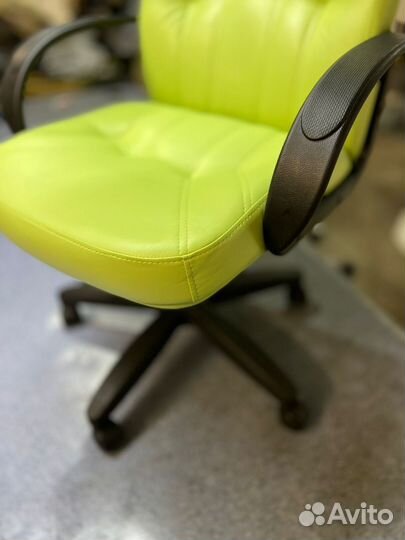 Офисное кресло