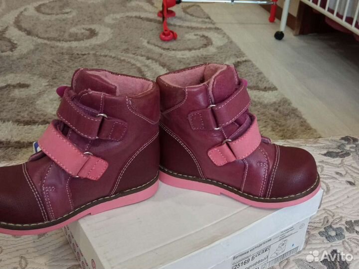 Демисезонные ботинки для девочки фирмы Shagovita