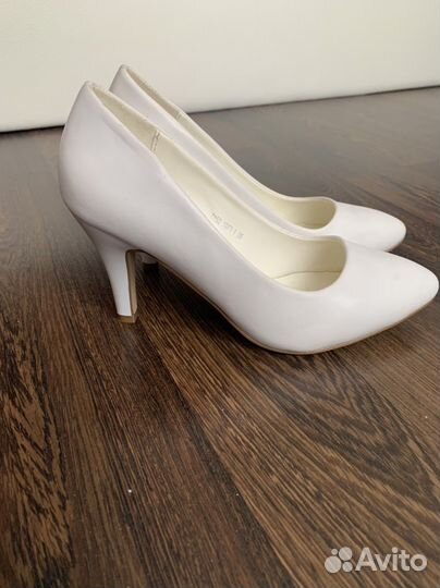 Туфли женские 36 размер белые