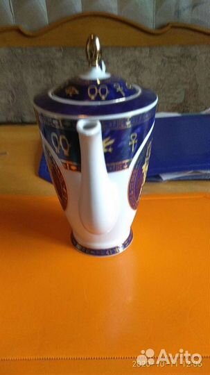 Кофейник и молочник