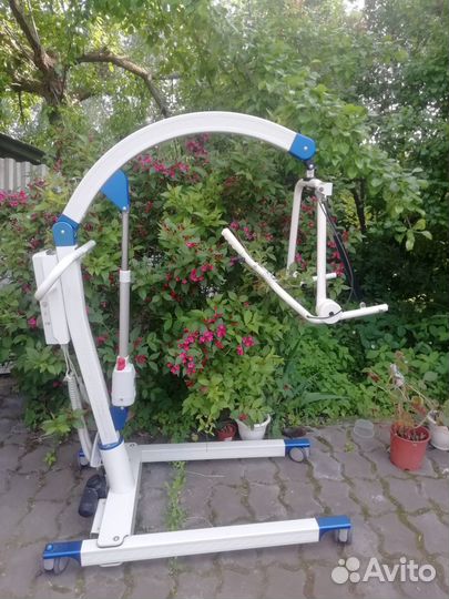 Электрический передвижной подъемник для инвалида