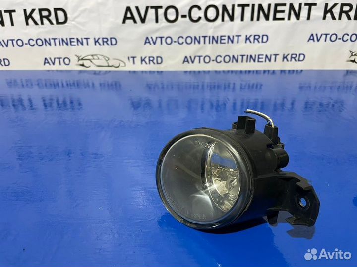 Фара противотуманная передняя Nissan Fuga Y50 VQ25