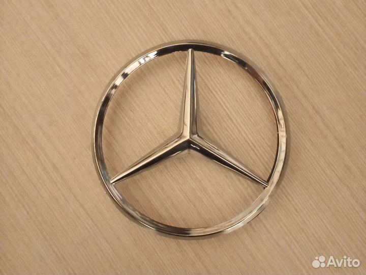 Знак на багажник mercedes 202 203 210 211