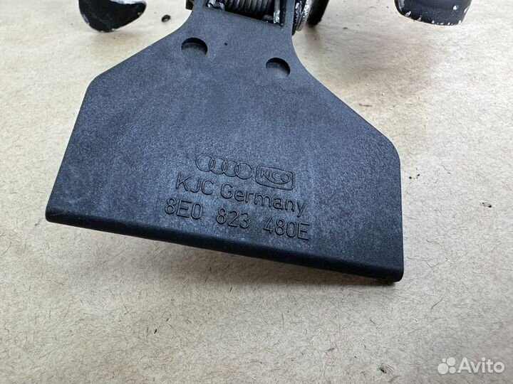 Замок капота Audi A4 B7