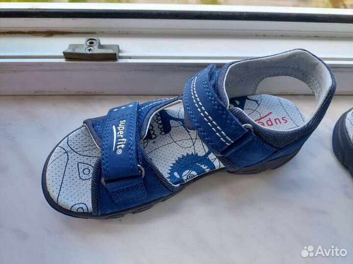 Сандалии новые